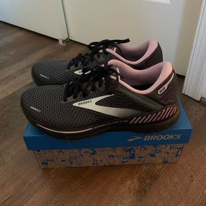 Brooks Women's Adrenaline GTS 22 Supportive Running Shoe 10W / 10 Wide